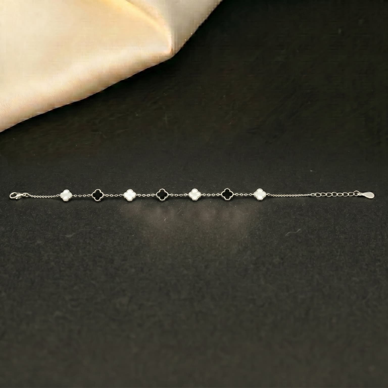 Clover Onyx & Pearl Bracelet
