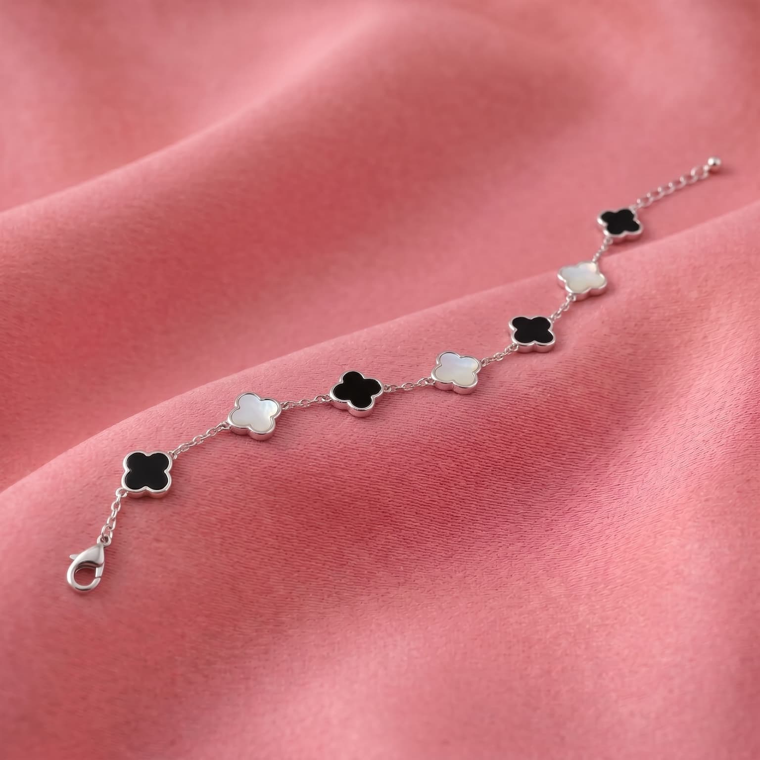 Clover Onyx & Pearl Bracelet 3
