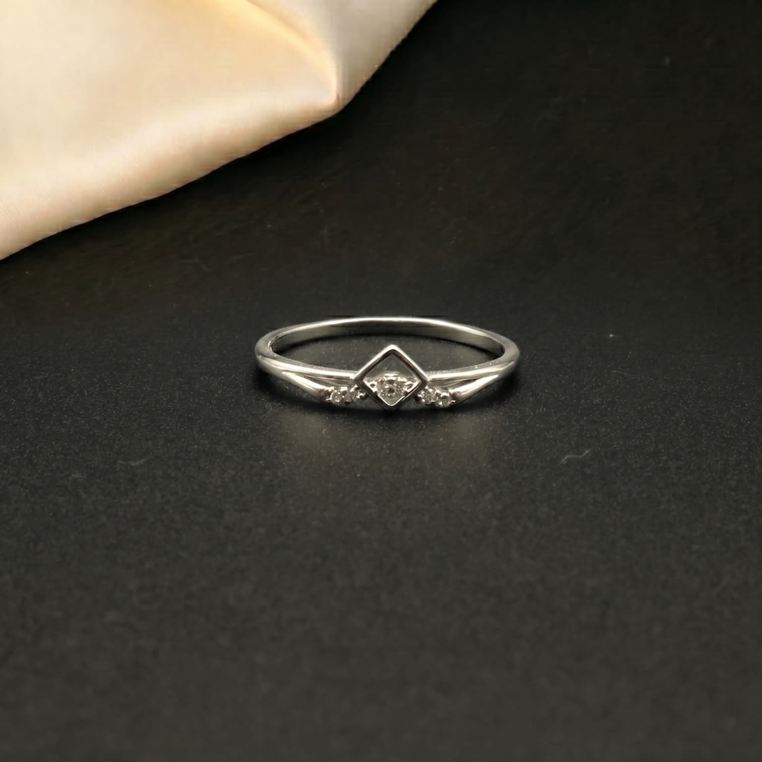Kite Solitaire Ring